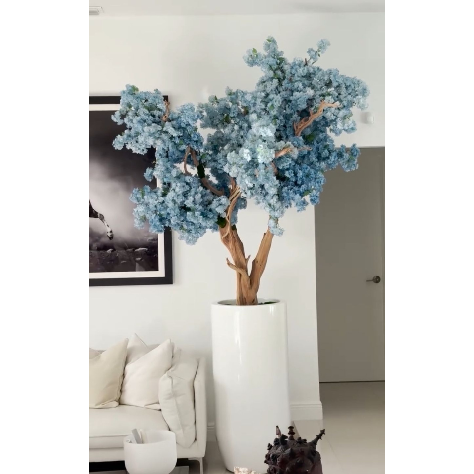 St. Tropez Vase in mattweiß mit blauen Kirschblüten