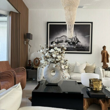 Große Eternity Vase mit Magnolien und Treibholz