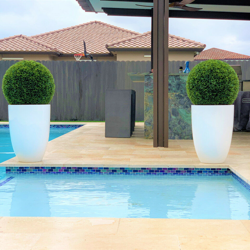 Topiary im Ben L Pflanzgefäß – 51 cm Fiberglas