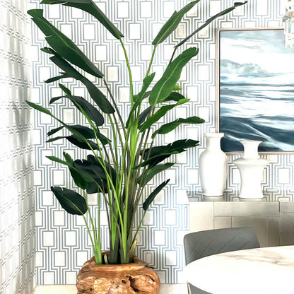 Große Vase aus Teakholz mit prachtvoller Strelitzie (Paradiesvogelblume)